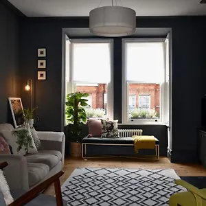  Holiday home 3 Bedroom Beautiful Townhouse In Prime Location