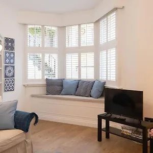  Apartment Stylish Close To The Sea