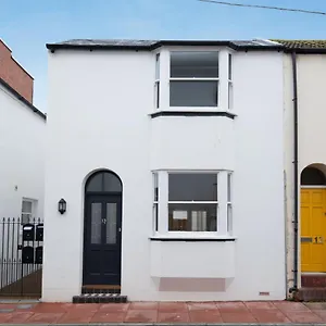  Holiday home Castle Street - Central Townhouse, Up To 8 Guests